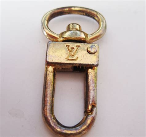 louis vuitton key ring gold.